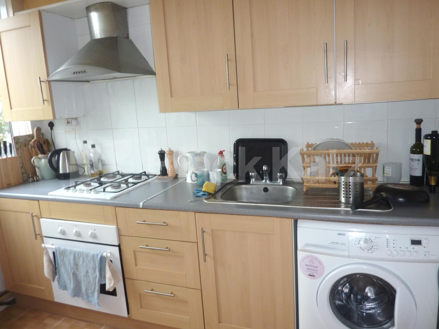 			MINUTES TO CANAL & TUBE & GOOD FOR 4 SHARERS! , 3 Bedroom, 1 bath, 1 reception Flat			 Shirland Road , WARWICK AVENUE 